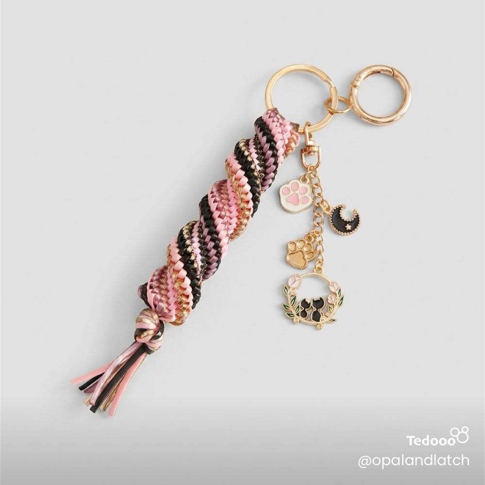 Pretty Paws Keychain - Picture 3 of 4